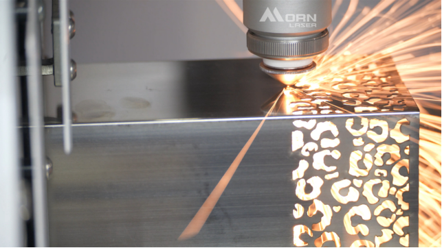 Máy Cắt Laser Ống: Vì Sao Bạn Cần Một Thiết Bị Cho Gia Công Kim Loại
